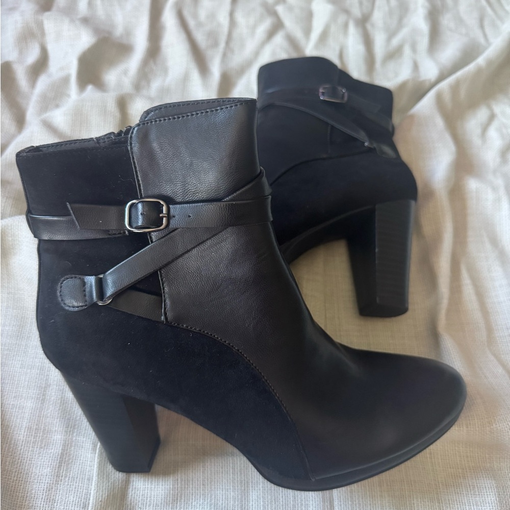 Andrew Geller Black Heeled Boots with Chunky Heel